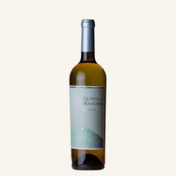 Flaske Reserva Branco 2023 fra Quinta da Massorra i Portugal.