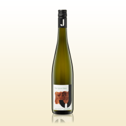 Flaske �kologisk Sauvignon Blanc hvidvin fra Weingut Julius i Rheinhessen, Tyskland.